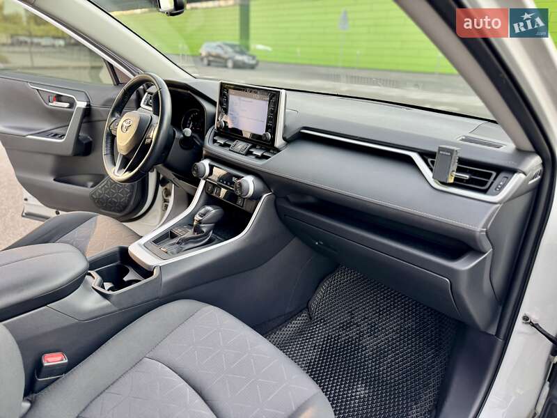 Внедорожник / Кроссовер Toyota RAV4 2019 в Киеве фото 44 Внедорожник / Кроссовер Toyota RAV4 2019 в Киеве