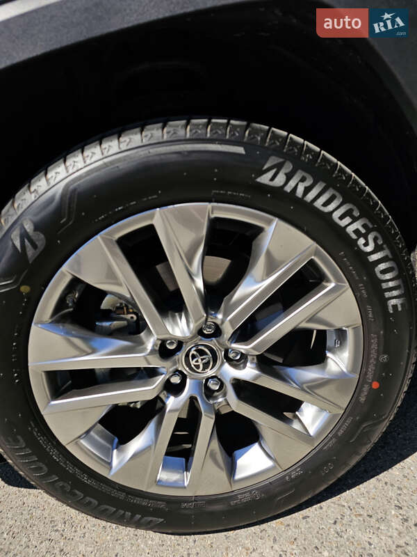 Внедорожник / Кроссовер Toyota RAV4 2023 в Киеве