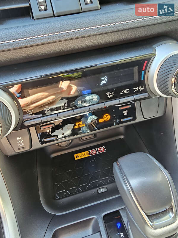 Внедорожник / Кроссовер Toyota RAV4 2023 в Киеве