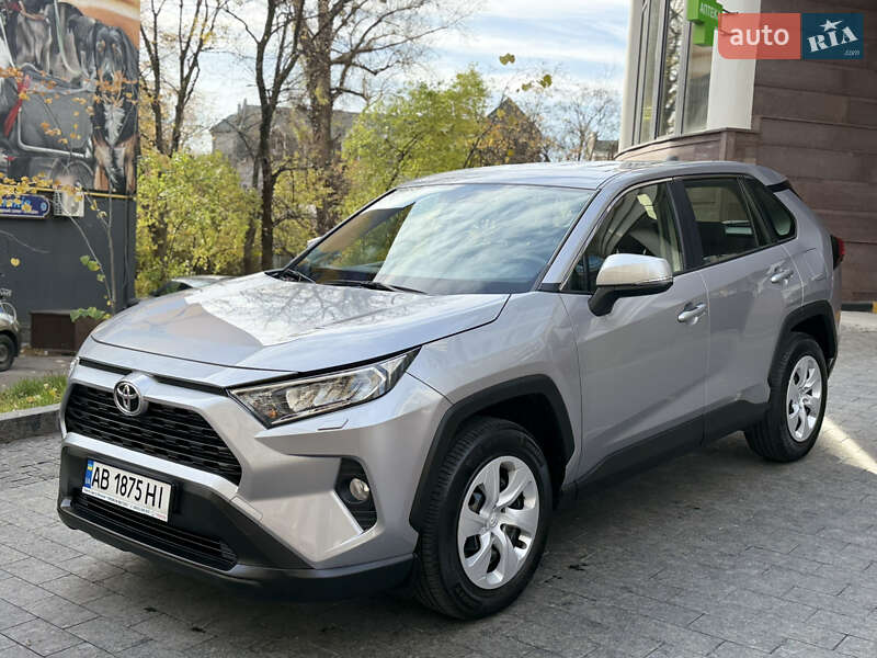 Внедорожник / Кроссовер Toyota RAV4 2019 в Киеве