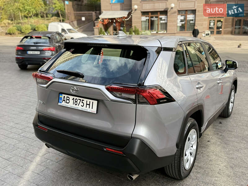 Внедорожник / Кроссовер Toyota RAV4 2019 в Киеве