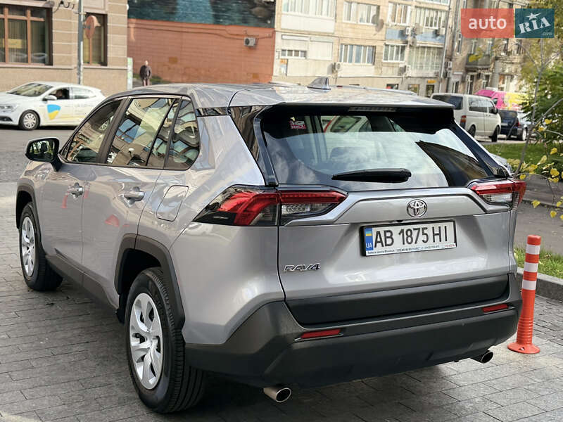 Внедорожник / Кроссовер Toyota RAV4 2019 в Киеве