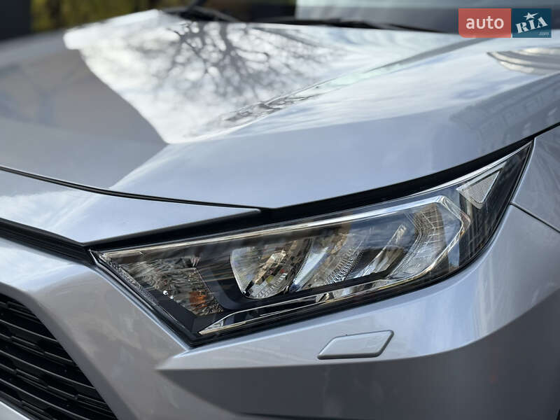Внедорожник / Кроссовер Toyota RAV4 2019 в Киеве