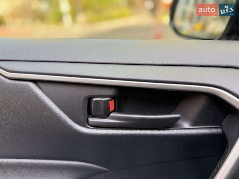 Внедорожник / Кроссовер Toyota RAV4 2019 в Киеве