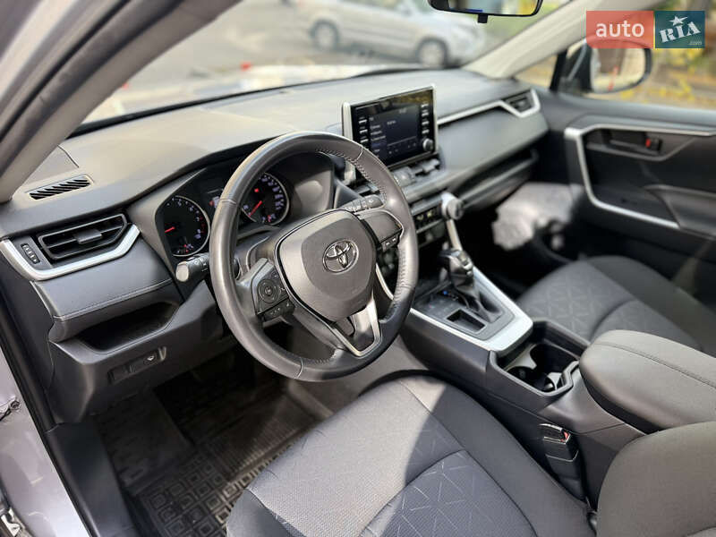 Внедорожник / Кроссовер Toyota RAV4 2019 в Киеве