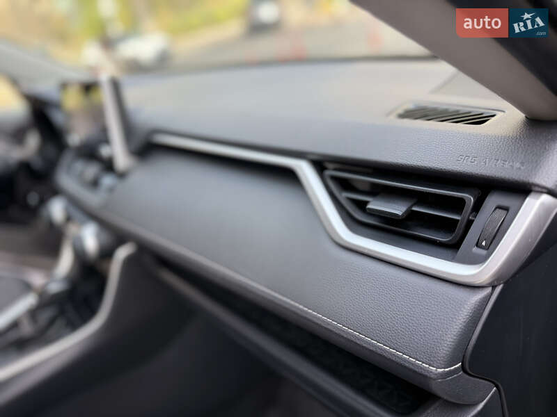 Внедорожник / Кроссовер Toyota RAV4 2019 в Киеве