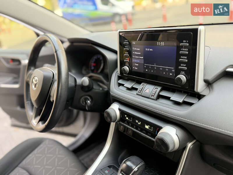 Внедорожник / Кроссовер Toyota RAV4 2019 в Киеве