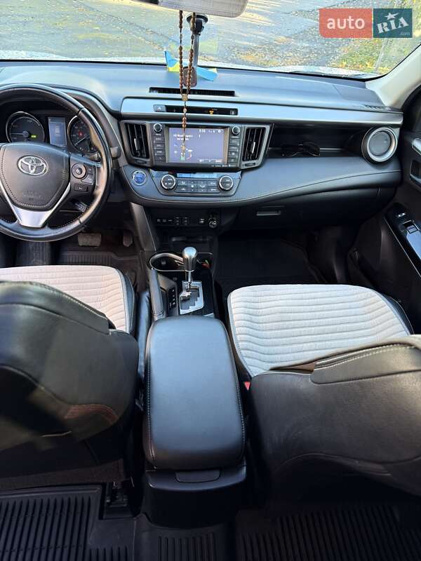 Внедорожник / Кроссовер Toyota RAV4 2016 в Ивано-Франковске