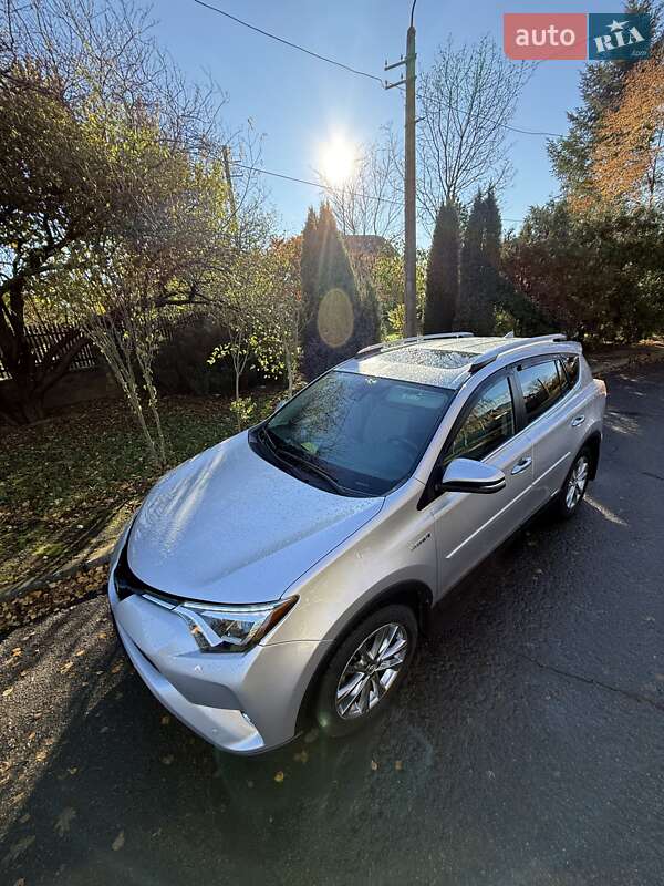 Внедорожник / Кроссовер Toyota RAV4 2016 в Ивано-Франковске