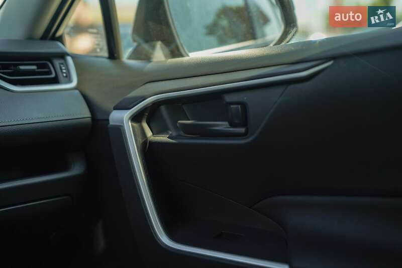 Позашляховик / Кросовер Toyota RAV4 2020 в Чернівцях фото 28 Позашляховик / Кросовер Toyota RAV4 2020 в Чернівцях