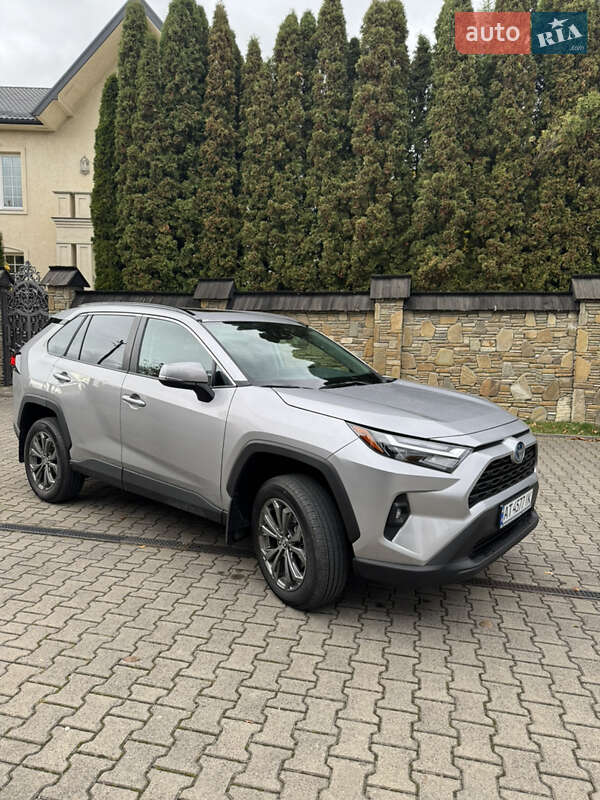 Позашляховик / Кросовер Toyota RAV4 2024 в Надвірній