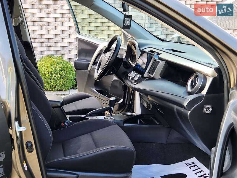 Внедорожник / Кроссовер Toyota RAV4 2015 в Виннице