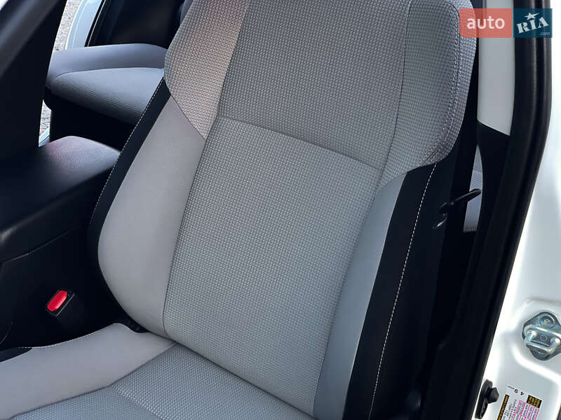 Позашляховик / Кросовер Toyota RAV4 2016 в Одесі фото 36 Позашляховик / Кросовер Toyota RAV4 2016 в Одесі