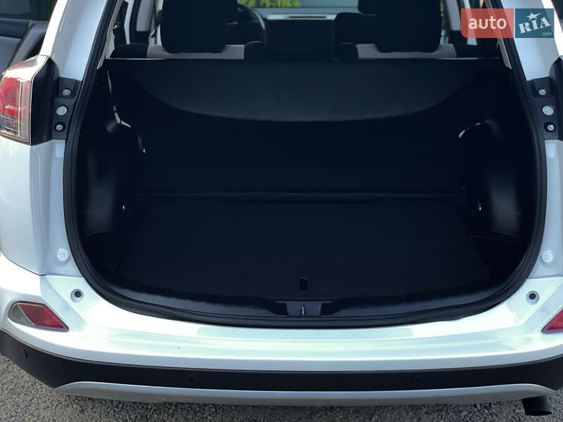 Позашляховик / Кросовер Toyota RAV4 2016 в Одесі фото 42 Позашляховик / Кросовер Toyota RAV4 2016 в Одесі