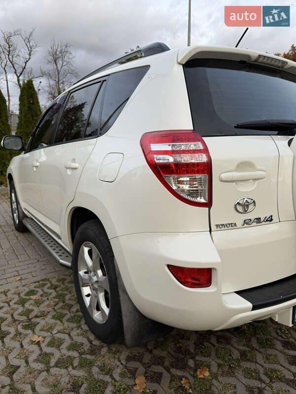 Внедорожник / Кроссовер Toyota RAV4 2011 в Харькове