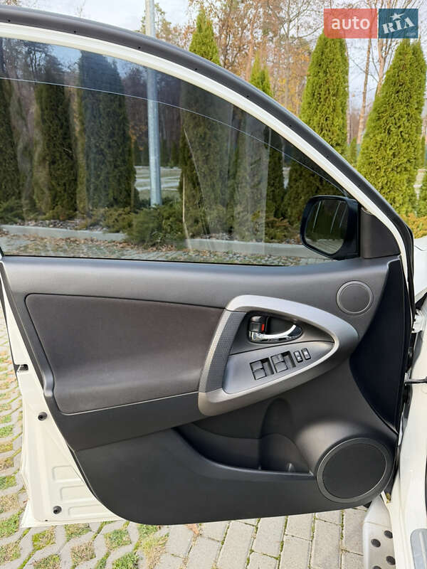 Внедорожник / Кроссовер Toyota RAV4 2011 в Харькове