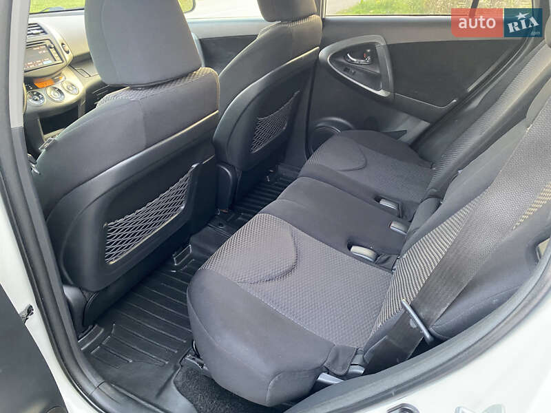 Позашляховик / Кросовер Toyota RAV4 2012 в Києві