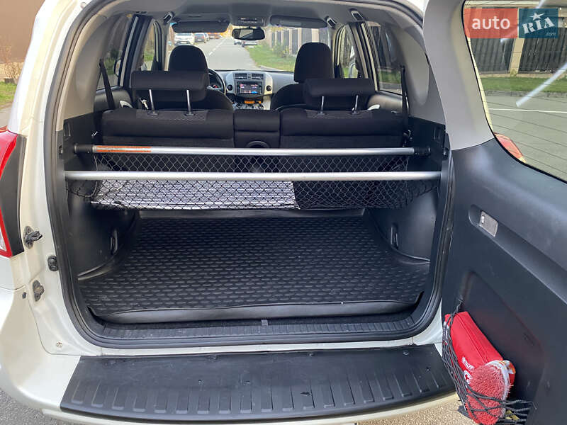 Позашляховик / Кросовер Toyota RAV4 2012 в Києві