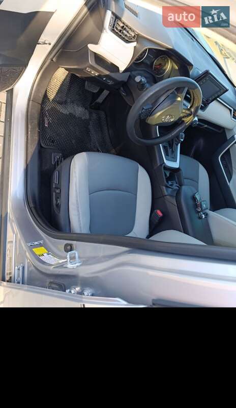 Внедорожник / Кроссовер Toyota RAV4 2021 в Косове