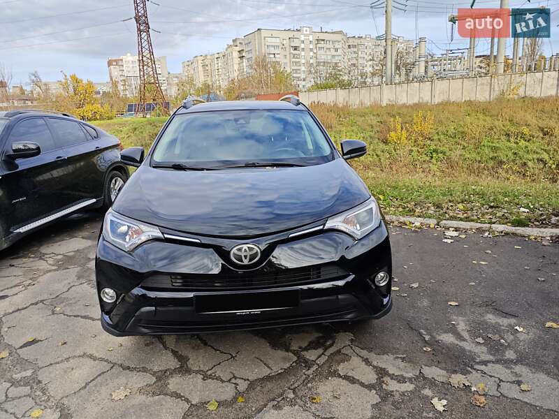 Позашляховик / Кросовер Toyota RAV4 2017 в Кременчуці