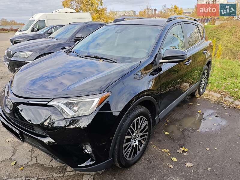 Позашляховик / Кросовер Toyota RAV4 2017 в Кременчуці