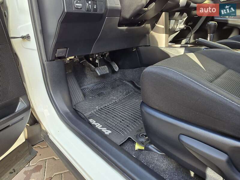 Внедорожник / Кроссовер Toyota RAV4 2017 в Киеве фото 17 Внедорожник / Кроссовер Toyota RAV4 2017 в Киеве