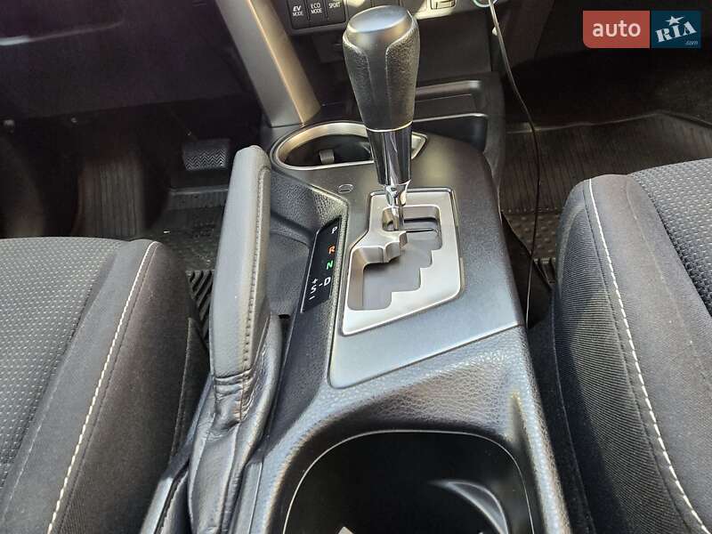 Внедорожник / Кроссовер Toyota RAV4 2017 в Киеве фото 36 Внедорожник / Кроссовер Toyota RAV4 2017 в Киеве