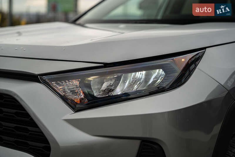 Позашляховик / Кросовер Toyota RAV4 2019 в Чернівцях