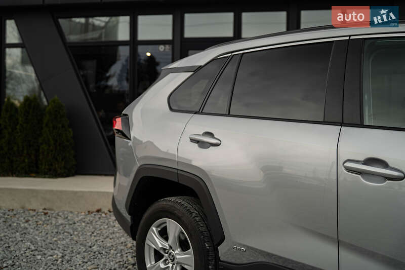 Позашляховик / Кросовер Toyota RAV4 2019 в Чернівцях