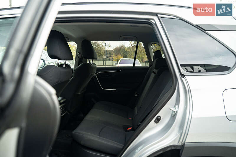 Позашляховик / Кросовер Toyota RAV4 2019 в Чернівцях