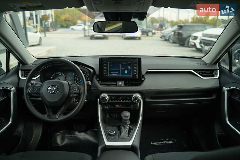 Позашляховик / Кросовер Toyota RAV4 2019 в Чернівцях