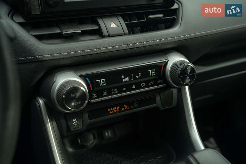 Позашляховик / Кросовер Toyota RAV4 2019 в Чернівцях