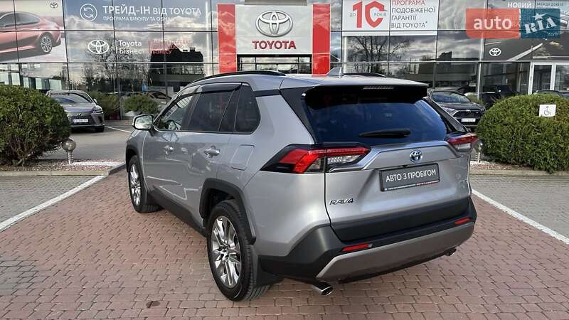Внедорожник / Кроссовер Toyota RAV4 2024 в Хмельницком