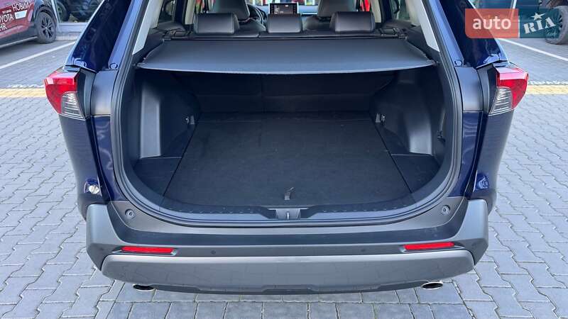 Внедорожник / Кроссовер Toyota RAV4 2019 в Ивано-Франковске