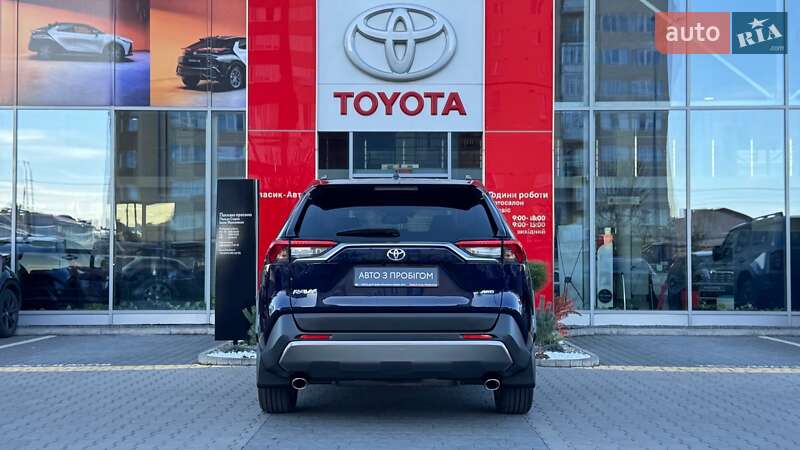 Внедорожник / Кроссовер Toyota RAV4 2019 в Ивано-Франковске
