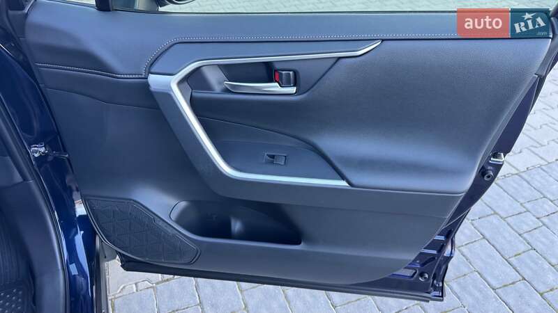Внедорожник / Кроссовер Toyota RAV4 2019 в Ивано-Франковске