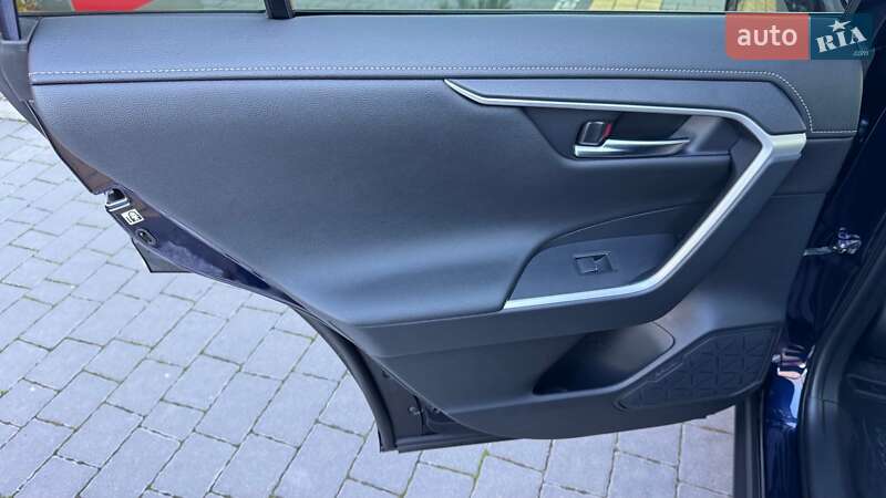 Внедорожник / Кроссовер Toyota RAV4 2019 в Ивано-Франковске