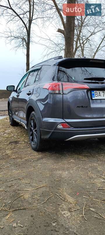 Внедорожник / Кроссовер Toyota RAV4 2017 в Светловодске