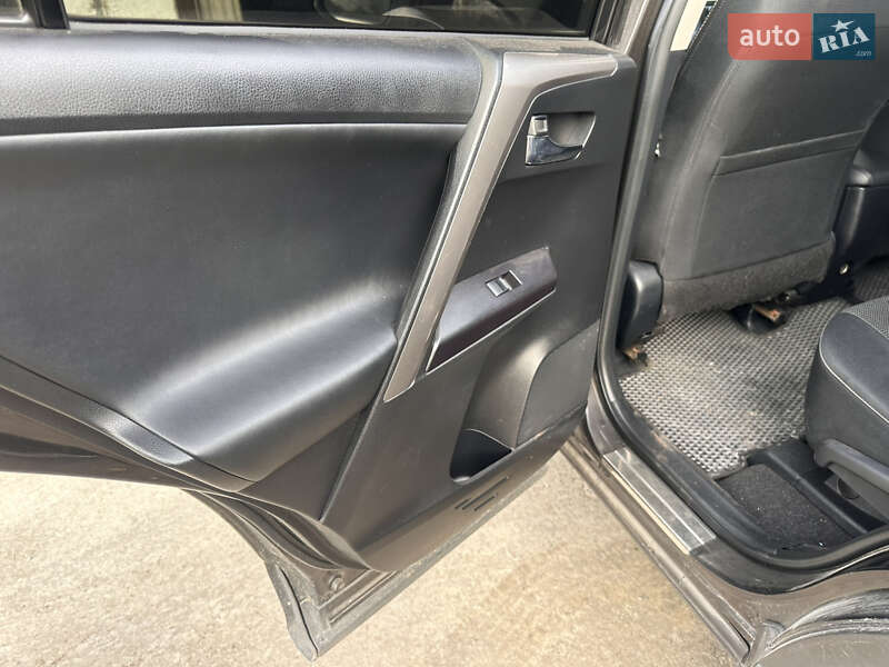 Внедорожник / Кроссовер Toyota RAV4 2016 в Днепре фото 7 Внедорожник / Кроссовер Toyota RAV4 2016 в Днепре