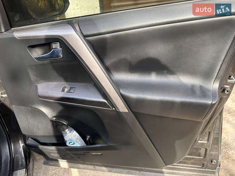 Внедорожник / Кроссовер Toyota RAV4 2016 в Днепре фото 8 Внедорожник / Кроссовер Toyota RAV4 2016 в Днепре