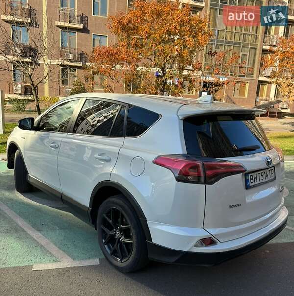 Внедорожник / Кроссовер Toyota RAV4 2018 в Вознесенске фото 2 Внедорожник / Кроссовер Toyota RAV4 2018 в Вознесенске