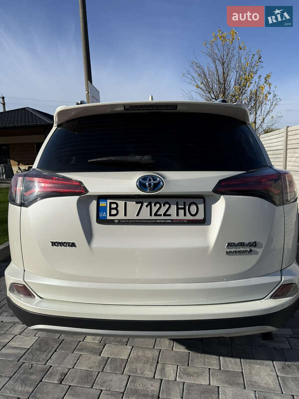 Внедорожник / Кроссовер Toyota RAV4 2017 в Кременчуге