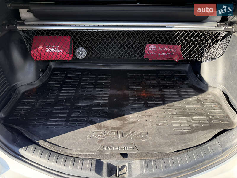 Внедорожник / Кроссовер Toyota RAV4 2017 в Кременчуге