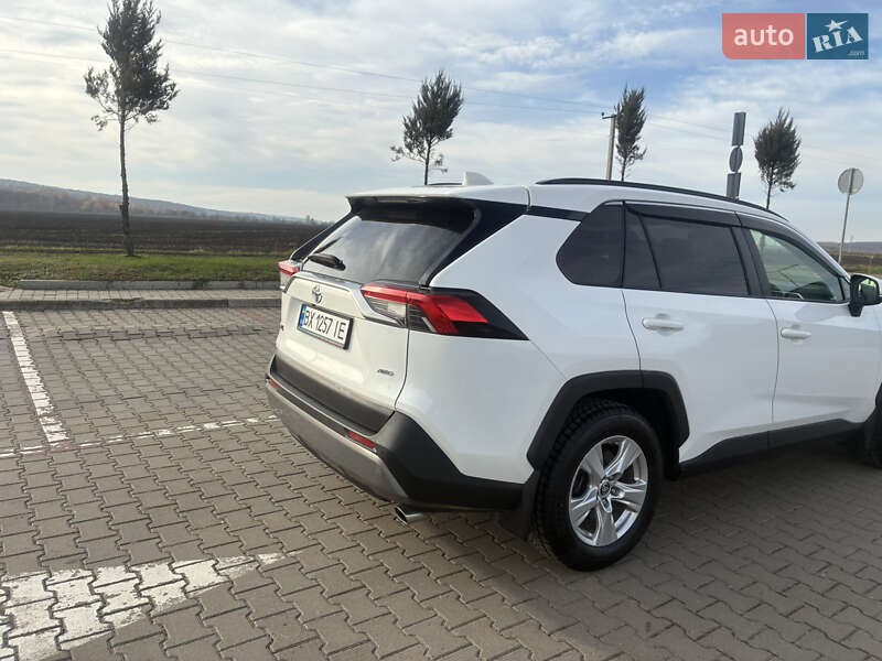 Позашляховик / Кросовер Toyota RAV4 2020 в Красилові