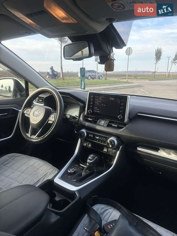 Позашляховик / Кросовер Toyota RAV4 2020 в Красилові