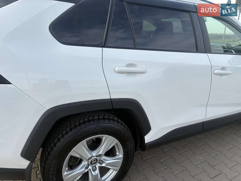 Позашляховик / Кросовер Toyota RAV4 2020 в Красилові