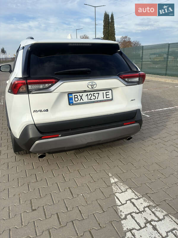 Позашляховик / Кросовер Toyota RAV4 2020 в Красилові