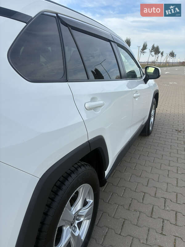 Позашляховик / Кросовер Toyota RAV4 2020 в Красилові