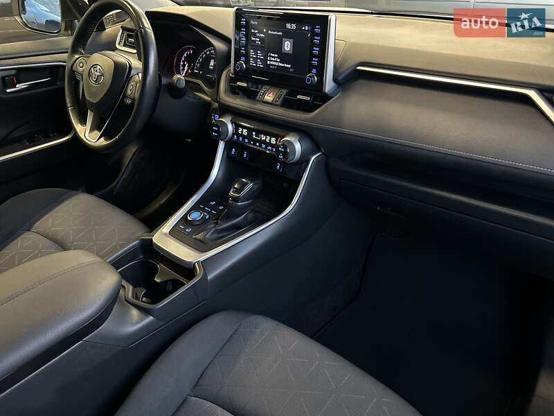 Внедорожник / Кроссовер Toyota RAV4 2019 в Киеве фото 22 Внедорожник / Кроссовер Toyota RAV4 2019 в Киеве