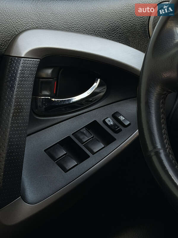 Внедорожник / Кроссовер Toyota RAV4 2006 в Борисполе